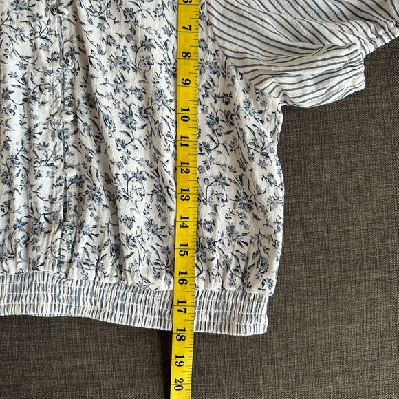 American Eagle Outfitters | Blue Floral Printed Top | Round Neck Half Sleeve - Picture 7 of 7